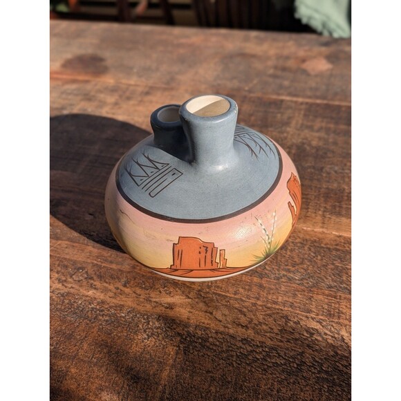Native American Pottery Vase Hand-Painted & Signed | Vintage | Southwest - Picture 7 of 7